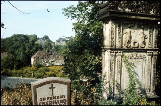 Grabsteine auf dem Friedhof in Leubnitz-Neuostra