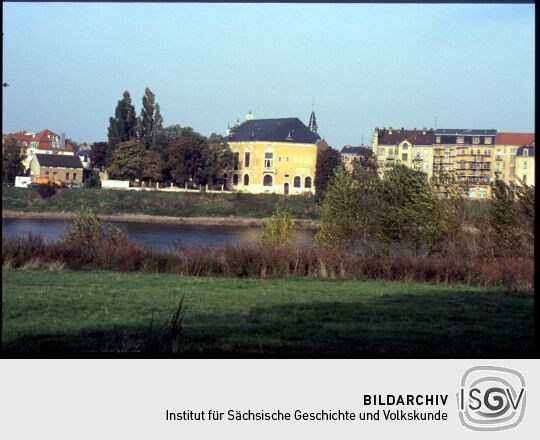 Blick vom Ostragehege über die Elbe nach Pieschen