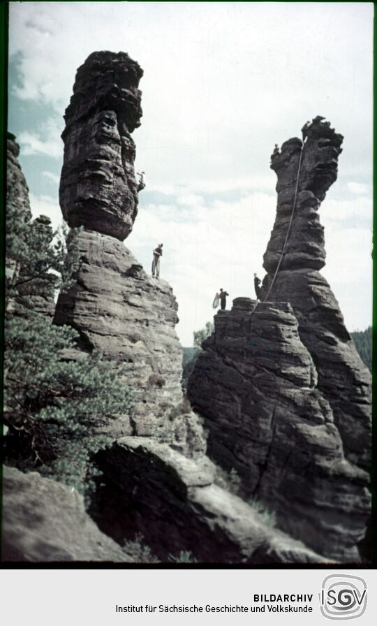 Kletterer an den 'Herkulessäulen' in der Sächsischen Schweiz