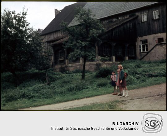 Drei Mädchen mit Schulranzen in Spitzkunnersdorf