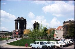 Blick vom Georg-Treu-Platz zur Frauenkirchruine Dresden