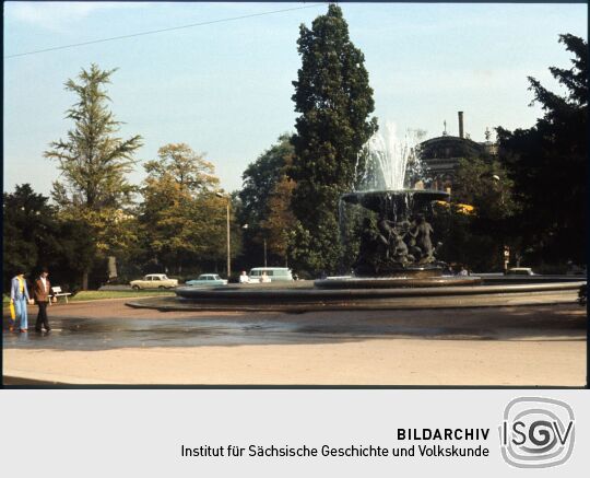Brunnen 'Stille Wasser' auf dem Dresdner Platz der Einheit