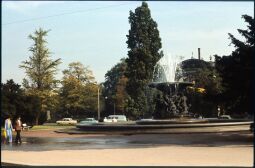 Bild: Brunnen 'Stille Wasser' auf dem Dresdner Platz der Einheit