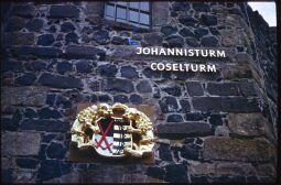 Bild: Kursächsisches Wappen am Johannisturm der Burg Stolpen