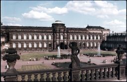 Bild: Blick von der Galerie des Zwingers zur Galerie Alte Meister