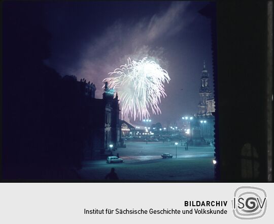 Feuerwerk über den Theaterplatz zum Pressefest
