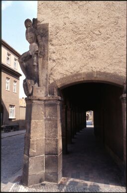 Bild: Ritterstatue am Ratskeller Dohna