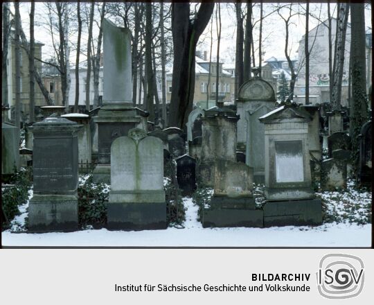 Der verschneite jüdische Friedhof in der Dresdner Neustadt