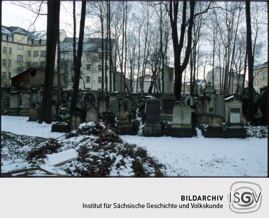 Der verschneite jüdische Friedhof in der Dresdner Neustadt