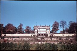 Bild: Blick von der Elbe zum Lingnerschloss (Villa Stockhausen)