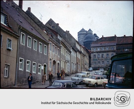 Marktplatz Stolpen mit Schösser- und Johannisturm der Burg