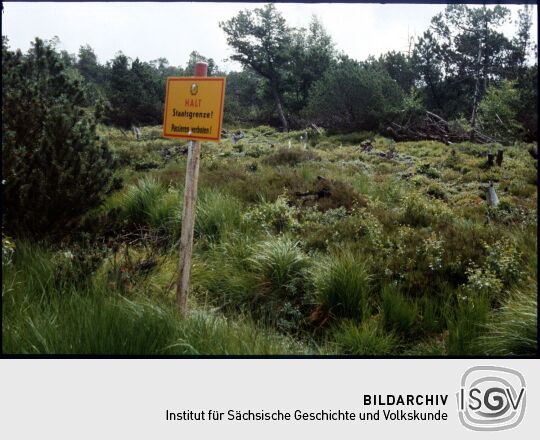 DDR-Grenzschild am Hochmoor in Georgenfeld