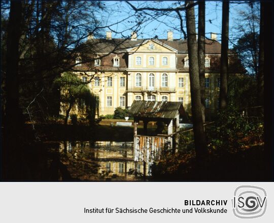 Blick auf die Parkseite von Schloss Rammenau