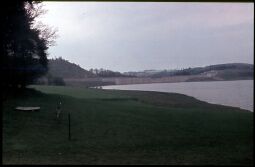Bild: Blick zur Staumauer der Talsperre Pöhl vor Ende der Bauarbeiten