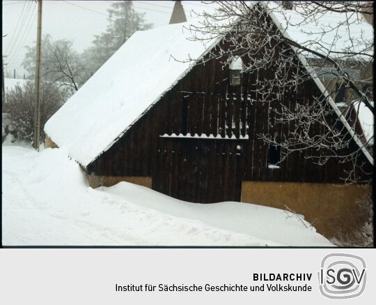 Verschneites Gebäude in Geising