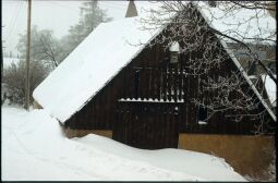 Bild: Verschneites Gebäude in Geising
