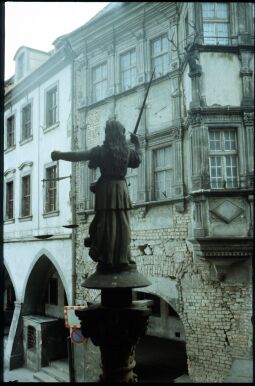 Bild: Statue der Justuitia  an der Görlitzer Rathaustreppe