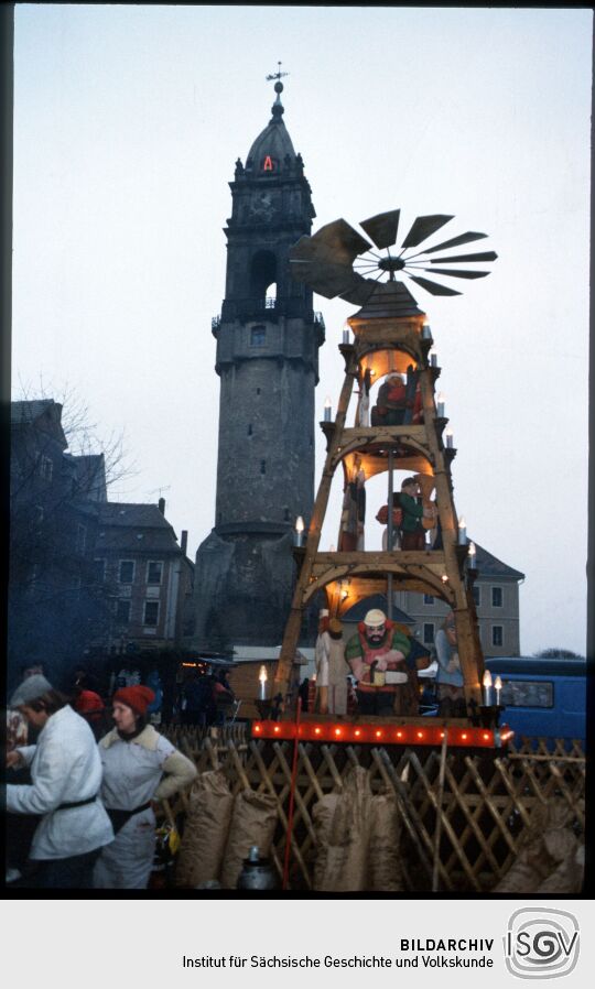 Weihnachtspyramide auf dem Weihnachtsmarkt im Bautzen