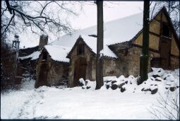 Bild: Fachwerkgebäude am Fasanenschlösschen Moritzburg im Winter