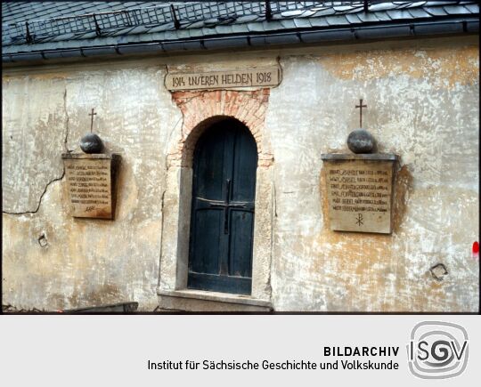 Gedenktafeln für Gefallene des 1. Weltkrieges an der Kapelle Raun