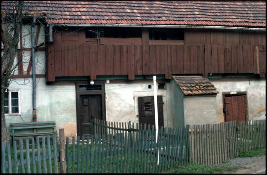 Gebäude mit einem Laubengang An der Skala Georgewitz