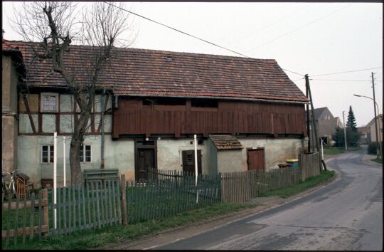 Gebäude mit einem Laubengang An der Skala Georgewitz