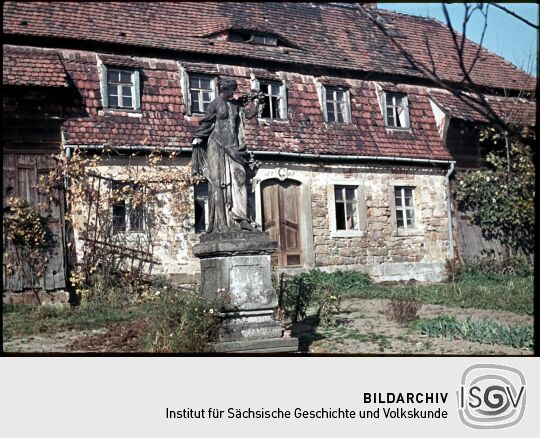 Statue der Flora bei Schloss Röhrsdorf