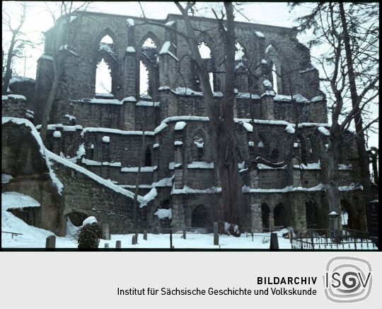 Ruine der Klosterkirche auf dem Berg Oybin im Winter