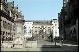 Bild: Blick über den Leipziger Naschmarkt zur Alten Börse
