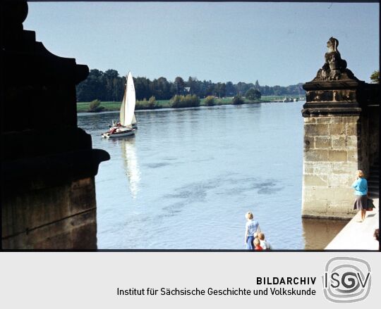 Gondelanlegestelle von Schloss Pillnitz an der Elbe