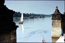 Bild: Gondelanlegestelle von Schloss Pillnitz an der Elbe
