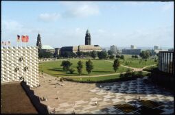 Bild: Blick von der Prager Straße mit dem Centrums-Warenhaus zur Kreuzkirche und dem Rathaus