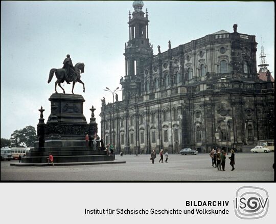 Theaterplatz und Hofkirche