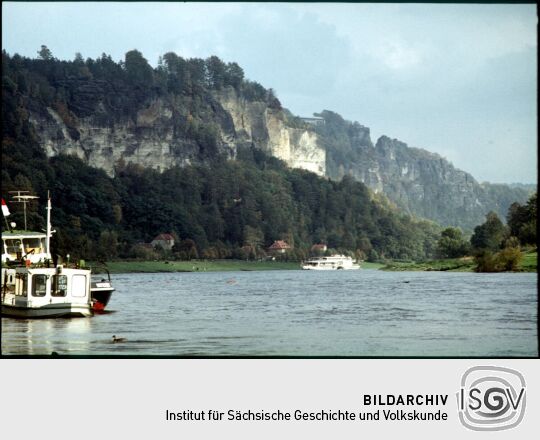Blick von der Stadt Wehlen zur Gaststätte an der Bastei in der Sächsischen Schweiz
