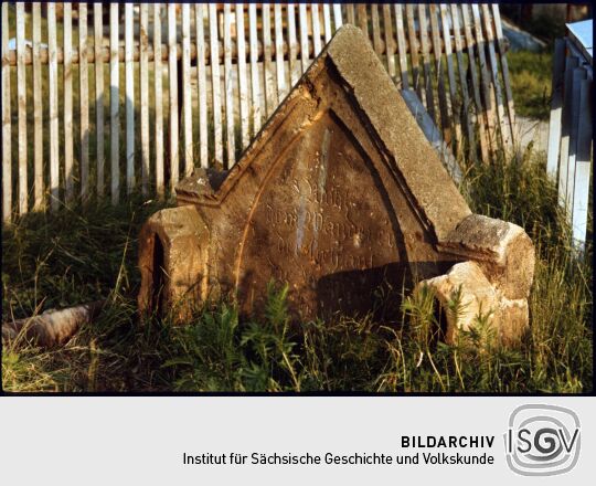 Historische Steinbank bei Rossendorf an der Radeberg Landstraße