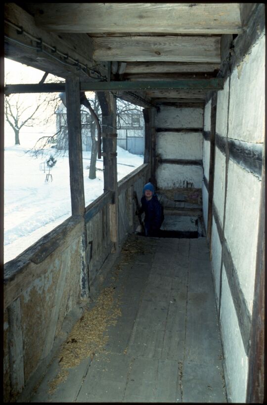 Offener Laubengang an einem Fachwerkgebäude in Schweinerden 1993/1994