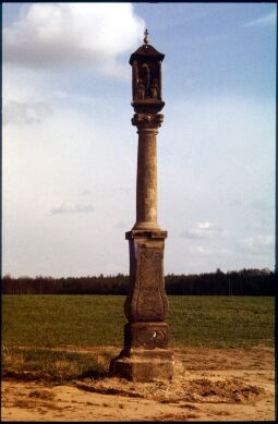Bild: Bildstock aus dem Jahr 1790 in Zerna