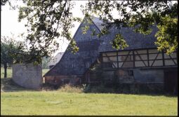 Bild: Vierseithof in Niederlungwitz 1995