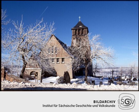 Evangelischen Exulantenkirche mit Friedhof in Zinnwald