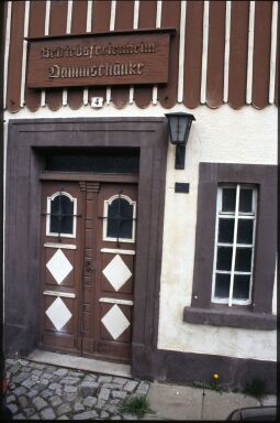 Bild: Eingangstür der Dammschänke in Jonsdorf