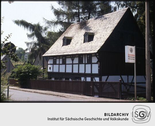 'Eulenhaus' und Werbung für eine Gaststätte, Glauchauer Straße St. Egidien