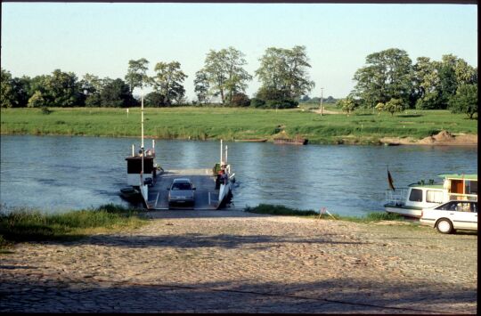 Autofähre über die Elbe bei Zehren