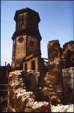 Bild: Ruine des Dresdner Schlosses