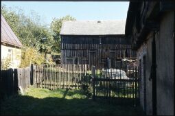 Bild: Trabant vor einer Scheune in Oberwürschnitz