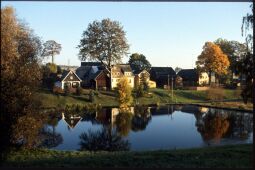 Bild: Blick über einen Teich in Raun im Vogtland