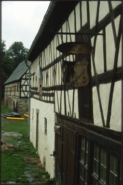 Bild: Fachwerkscheunen am Alten Gut in Weischlitz