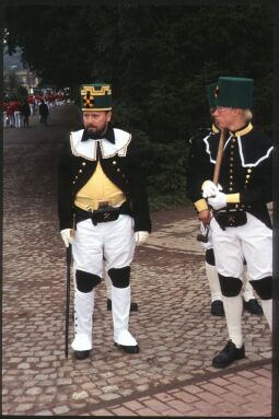 Drei Männer in Bergmannsuniformen in Freiberg