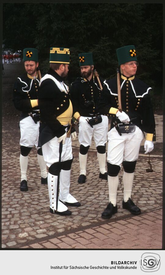 Vier Männer in Bergmannsuniformen