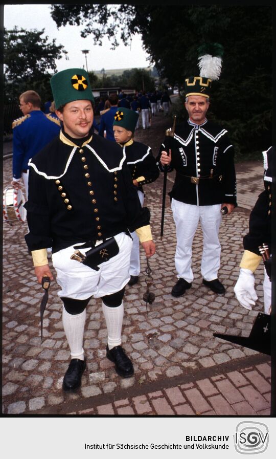 Männer in Bergmannsuniformen in Freiberg