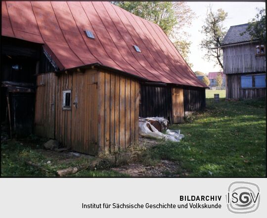 Holzgebäude mit Blechdach in Landwüst